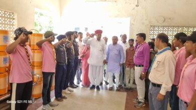 स्वरूपगंज रेलवे स्टेशन पर जल सेवा अभियान: सांसद और जिला प्रमुख ने बढ़ाया विद्यार्थियों का उत्साह 15 WhatsApp Image 2026 06 07 at 5.48.58 PM 1