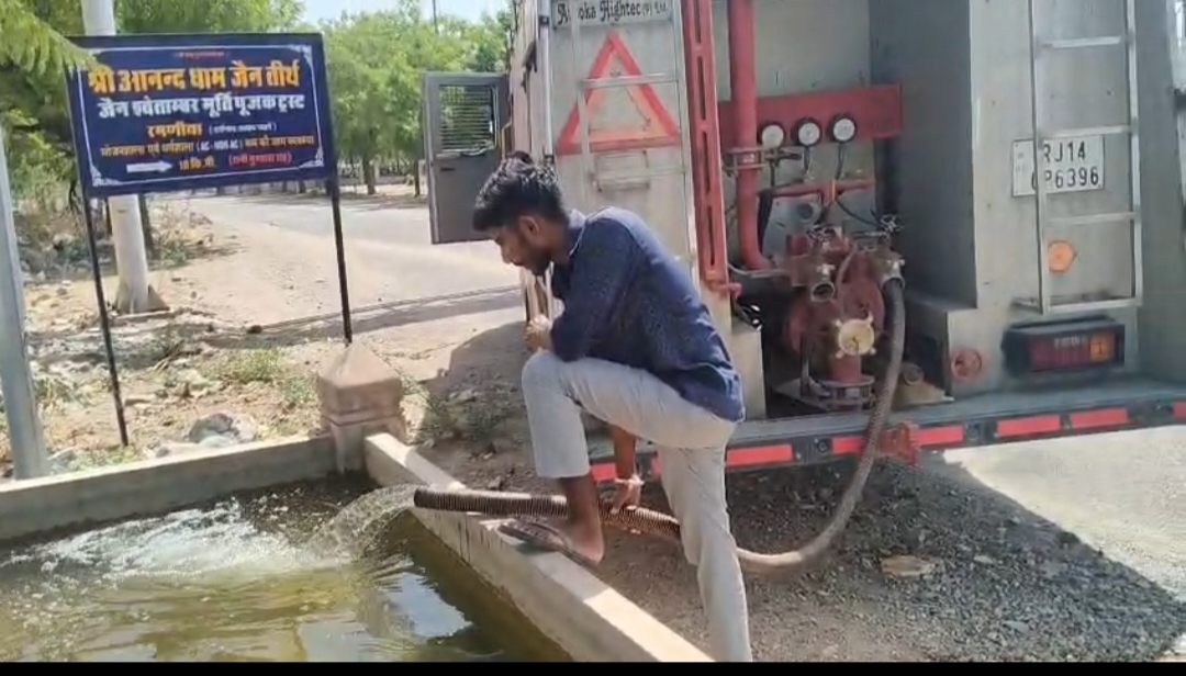 पालिका प्रशासन की पहल भीषण गर्मी में पशुओं के लिए विभिन्न स्थानों पर भरवाया गया पेयजल 1 WhatsApp Image 2026 06 10 at 11.41.26 AM