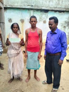 टुण्डी विधायक का प्रयास रंग लाया पीड़िता को मुख्यमंत्री गंभीर बिमारी योजना से 40,000 की आर्थिक सहायता राशि मुहैया कराया गया 2 WhatsApp Image 2026 06 11 at 6.36.35 PM