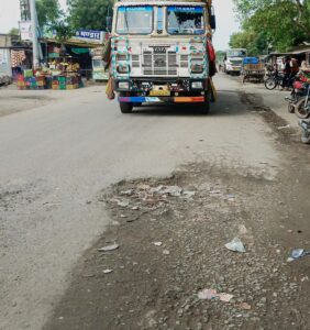 स्टेट हाईवे-12 बना मौत का रास्ता! सरदार नगर से शाहपुरा चौराहे तक जर्जर सड़क, हर दिन हादसों का खतरा 2 WhatsApp Image 2026 07 08 at 9.14.50 AM