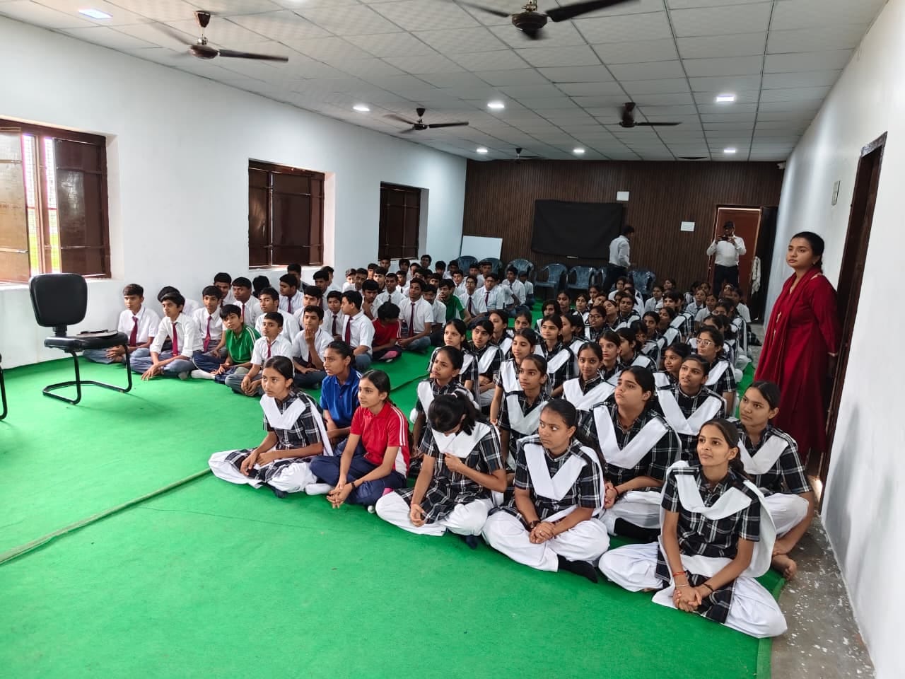 न्यायिक अधिकारियों ने विद्यार्थियों को किया विभिन्न प्रकार के दुर्व्यवहार के बारे में जागरूक’ 1 WhatsApp Image 2026 08 04 at 7.25.03 PM