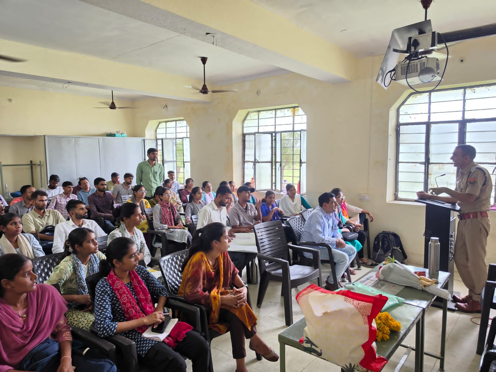 शाहपुरा में साइबर सेफ्टी जागरूकता कार्यक्रम आयोजित, डीवाईएसपी ओमप्रकाश बिश्नोई ने बताए ऑनलाइन सुरक्षा के महत्वपूर्ण उपाय 1 WhatsApp Image 2026 08 06 at 7.57.21 PM