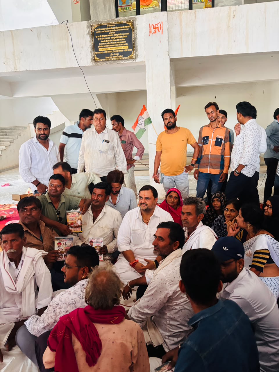 कांग्रेस कार्यकर्ताओं की महत्वपूर्ण बैठक, आगामी पंचायत राज एवं नगर पालिका चुनावों की तैयारियों पर होगा मंथन 1 WhatsApp Image 2026 08 08 at 9.42.48 PM