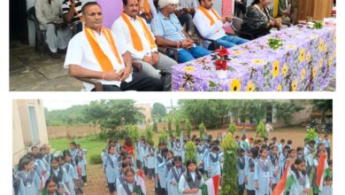 *गुरलां में स्वतंत्रता दिवस पर बालिकाओं ने बिखेरे सांस्कृतिक रंग, प्रशासक और प्रधानाचार्य ने किया ध्वजारोहण* 17 WhatsApp Image 2026 08 15 at 3.09.59 PM