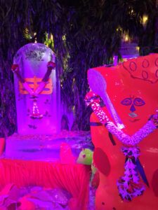 श्रावण मास में महेश्वर महादेव मंदिर में बर्फ के शिवलिंग व शिव परिवार की भव्य झांकी 3 WhatsApp Image 2026 08 23 at 8.02.34 PM