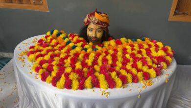 20 फीट ऊंची मटकी फोड़ प्रतियोगिता बनी आकर्षण का केंद्र, कृष्ण जन्म से लेकर रासलीला तक प्रस्तुतियों ने मोहा मन 11 WhatsApp Image 2026 09 04 at 8.05.18 PM