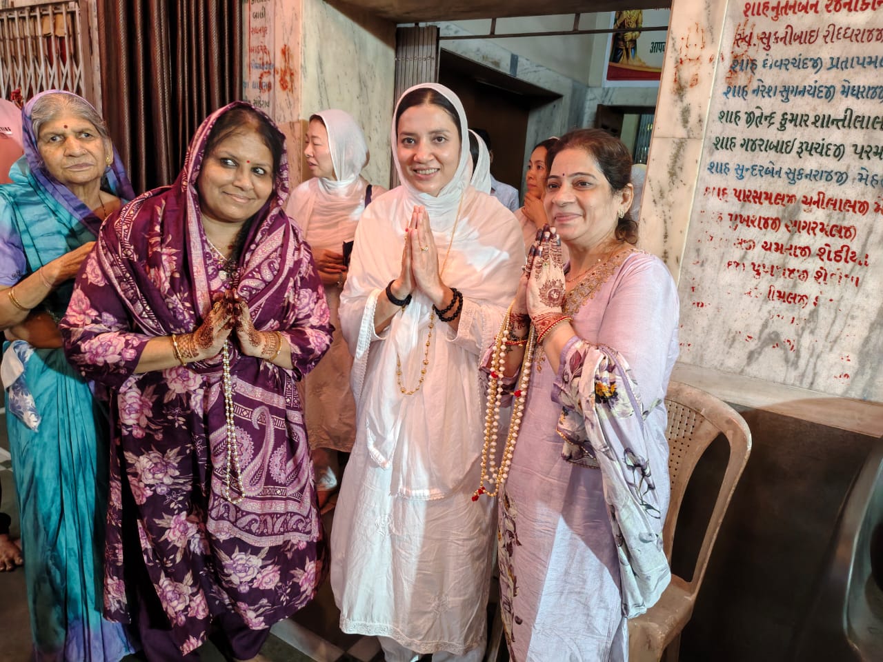 जापानियों ने श्री चिंतामणि पार्श्वनाथ मन्दिर के दर्शन किये, गुरु बिना जीवन अंधकारमय हैं 1 WhatsApp Image 2026 09 14 at 3.48.45 PM 1