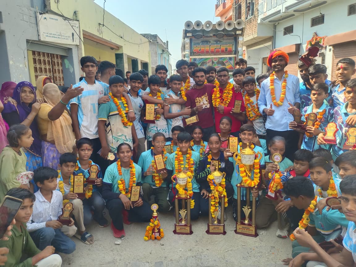 19 व 14 वर्ष छात्र वर्ग में जिला स्तरीय खिताब जीतकर लौटे खिलाड़ी, डीजे के साथ निकाला विजय जुलूस 1 WhatsApp Image 2026 09 25 at 2.04.49 PM