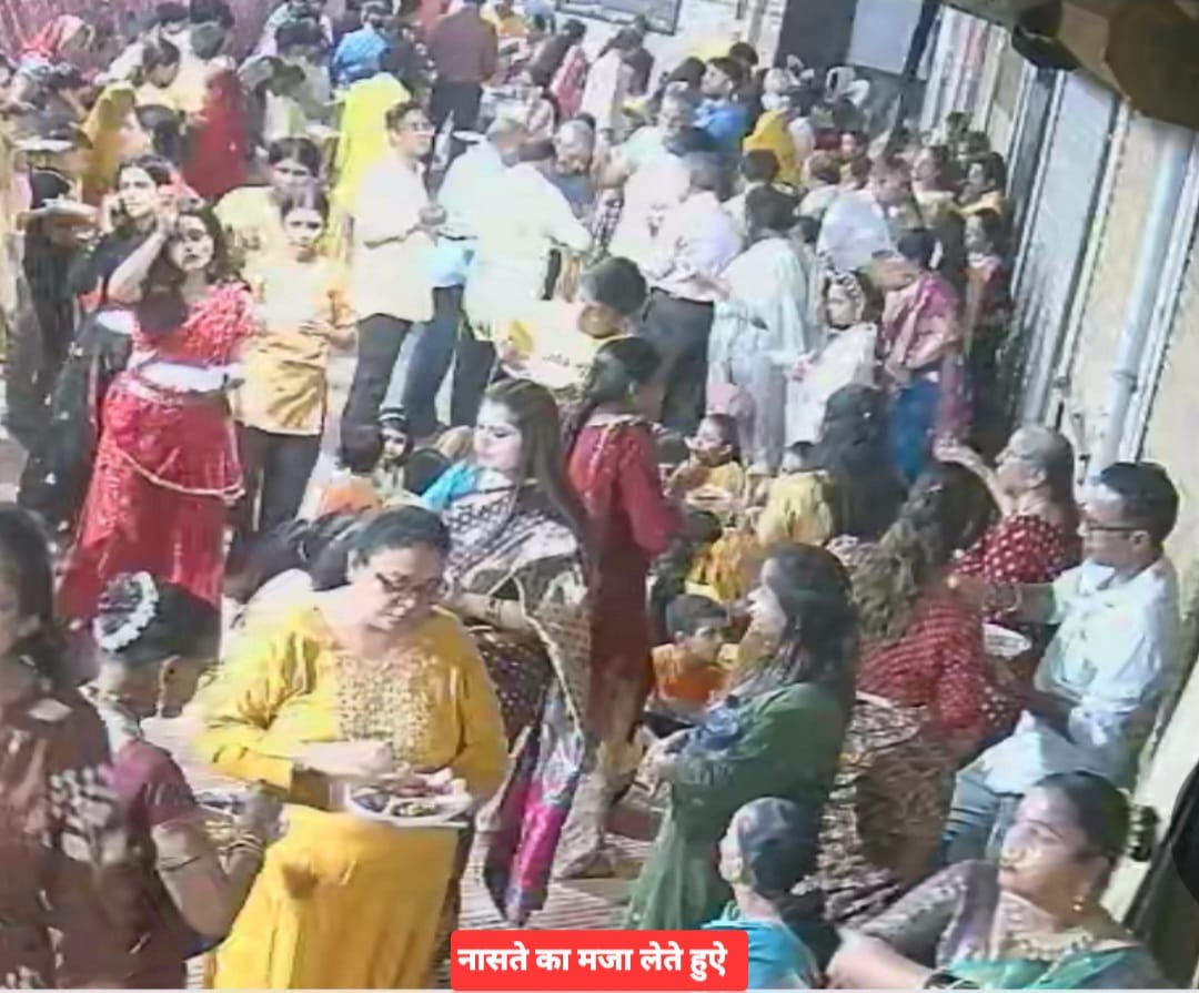 नव दुर्गा मित्र मंडल की माताजी की स्थापना हर्षोल्लास के साथ संपन्न, डांडिया रास शुरू 1 WhatsApp Image 2026 10 16 at 2.22.18 PM
