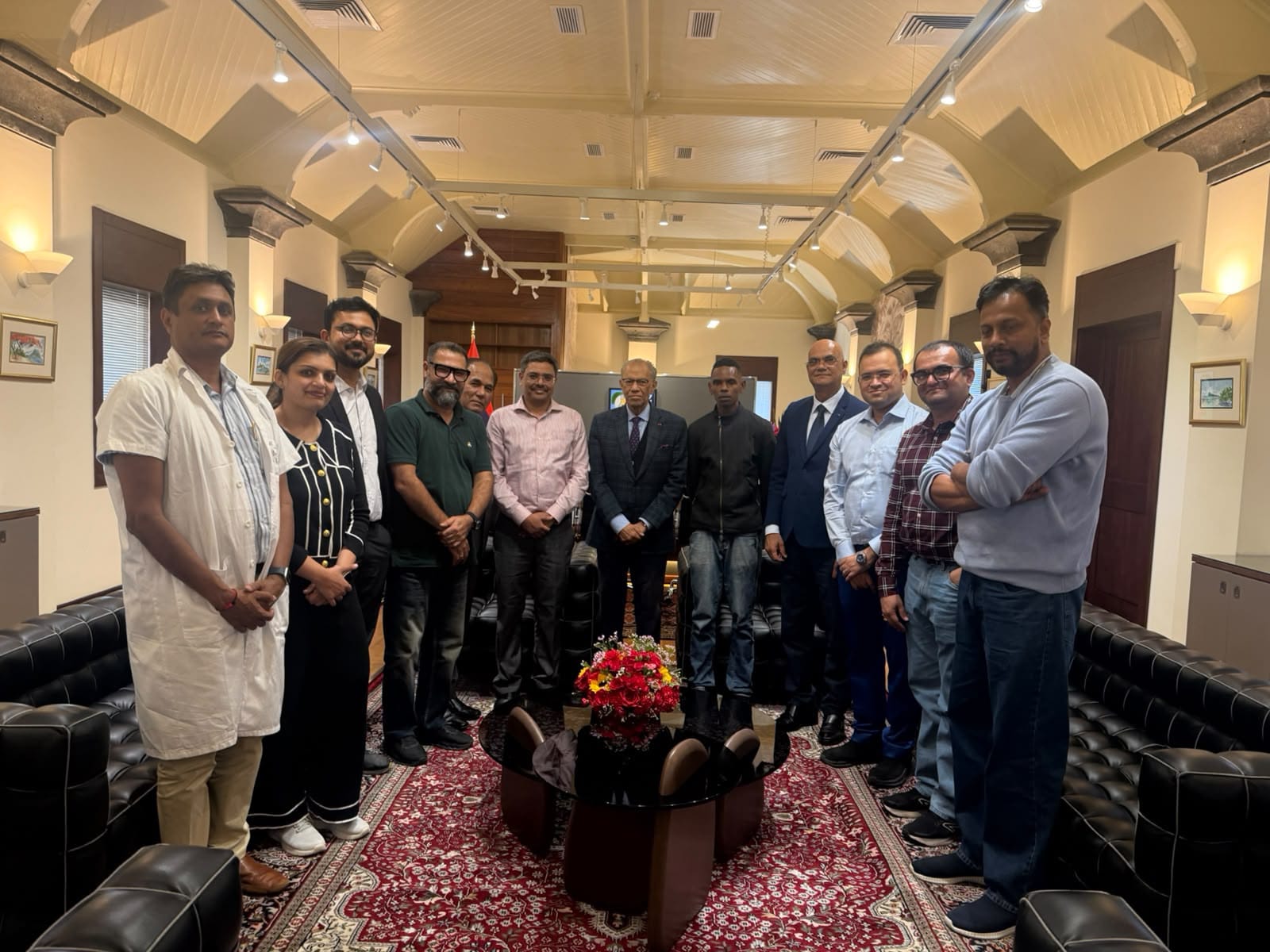 डॉ हितेश सिंघवी की जोखिमपूर्ण काम में महत्वपूर्ण भूमिका, मॉरीशस के प्रधानमंत्री ने की सराहना 1 WhatsApp Image 2026 10 18 at 10.23.44 AM